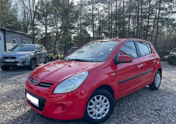 Hyundai i20 cena 23700 przebieg: 90000, rok produkcji 2011 z Września małe 121